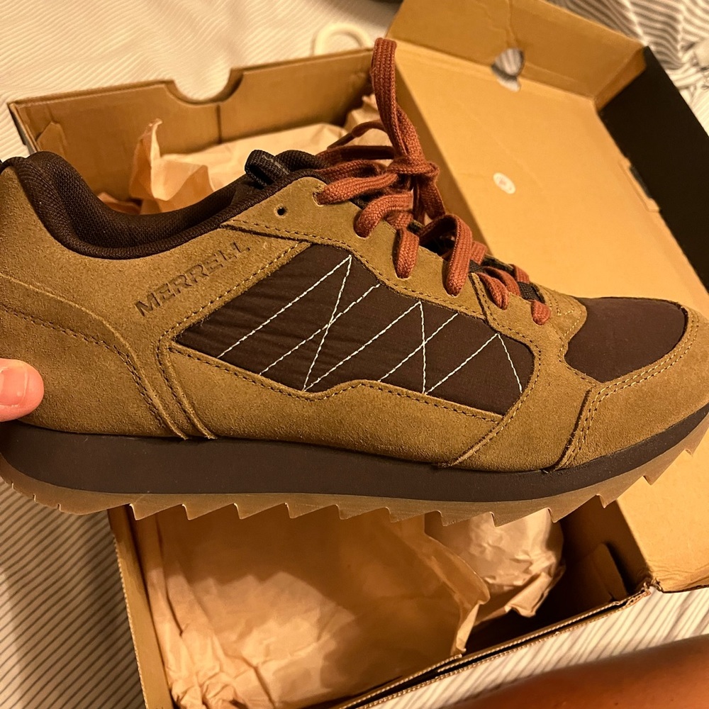 Merrell Alpine Sneakers in butternut- men, size 8.5